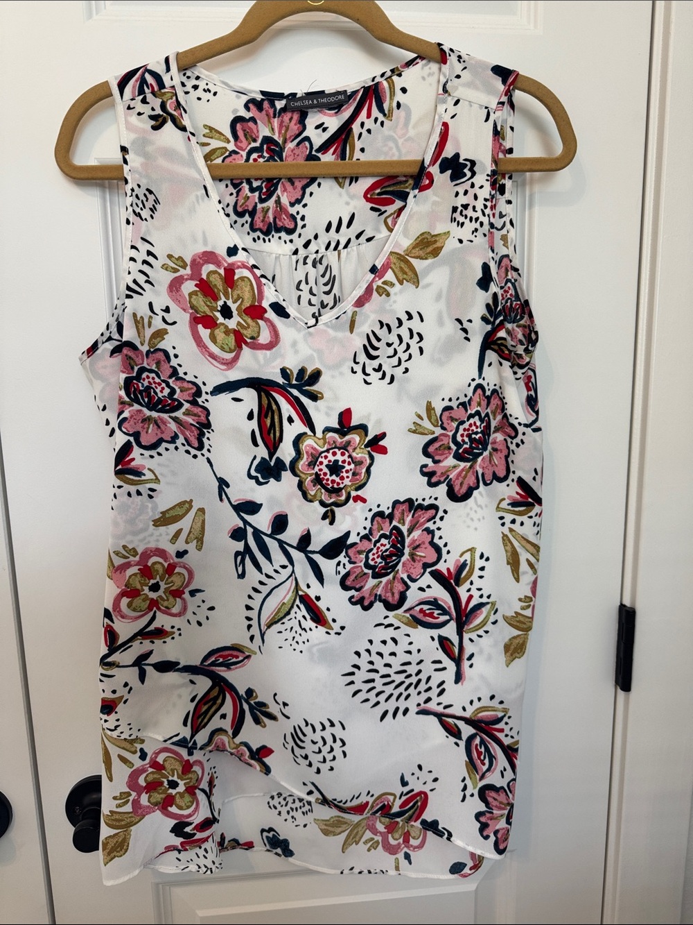 Chelsea & Theodore White Floral V-Neck Tank